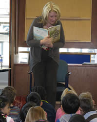 Speaking to Kindergarten children at the Hamilton Public Library 2007